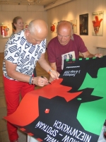 Wernisa wystawy plakatw Andrzeja Pgowskiego w BWA Sandomierz, artysta chtnie podpisywa swj plakat 15 edycji Festiwalu 