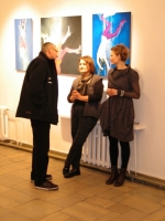 <h4>Wernisa, autorka wystawy Ewa Zwarycz (pierwsza z prawej) z gomi, 19 listopad 2010 r.</h4>
