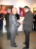 <h4>Ryszard Gancarz odbiera I Nagrodę Burmistrza Sandomierza <br />z rąk Jerzego Borowskiego</h4>